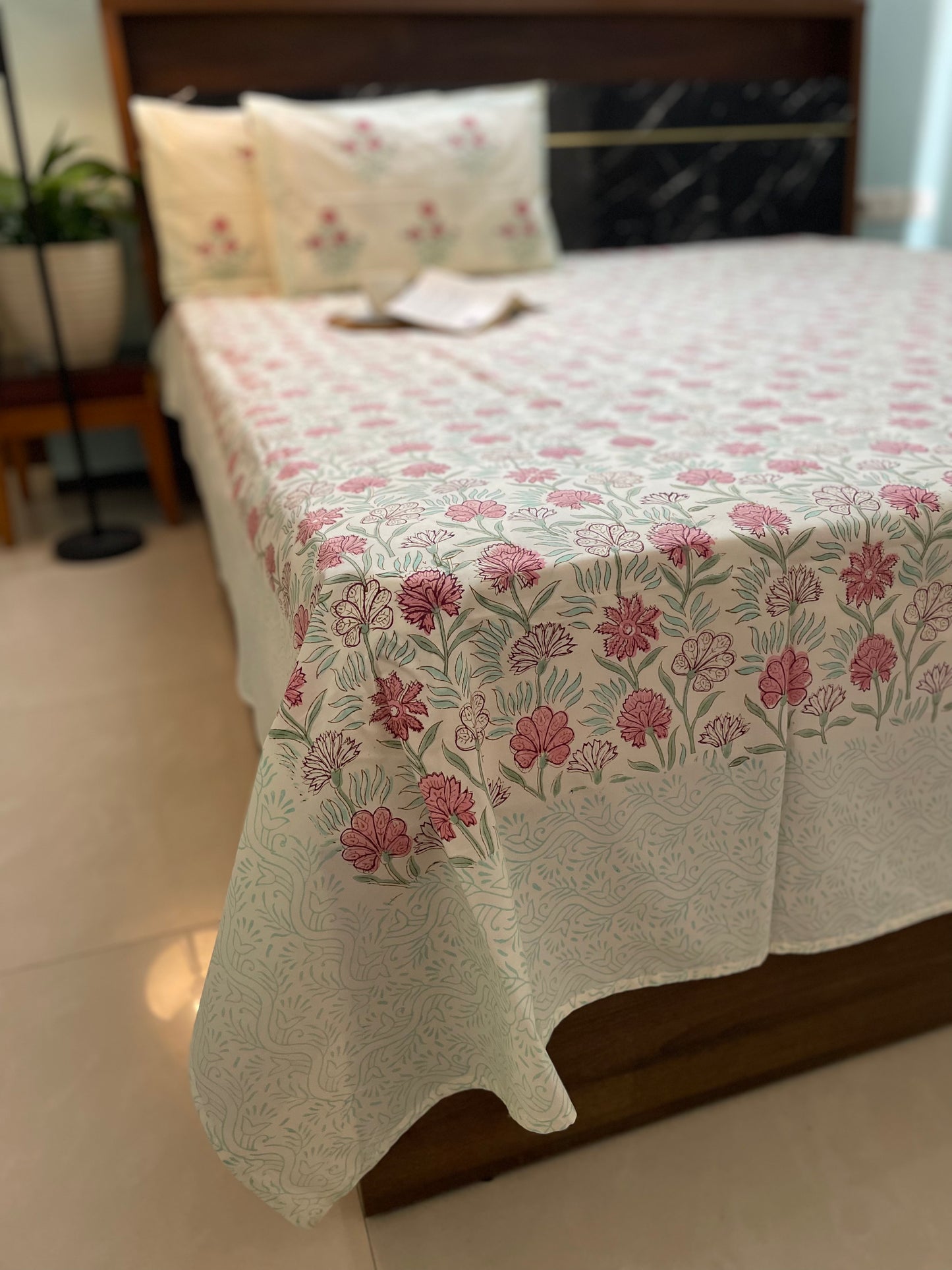 Pink Amrus Lily Double Bedsheet