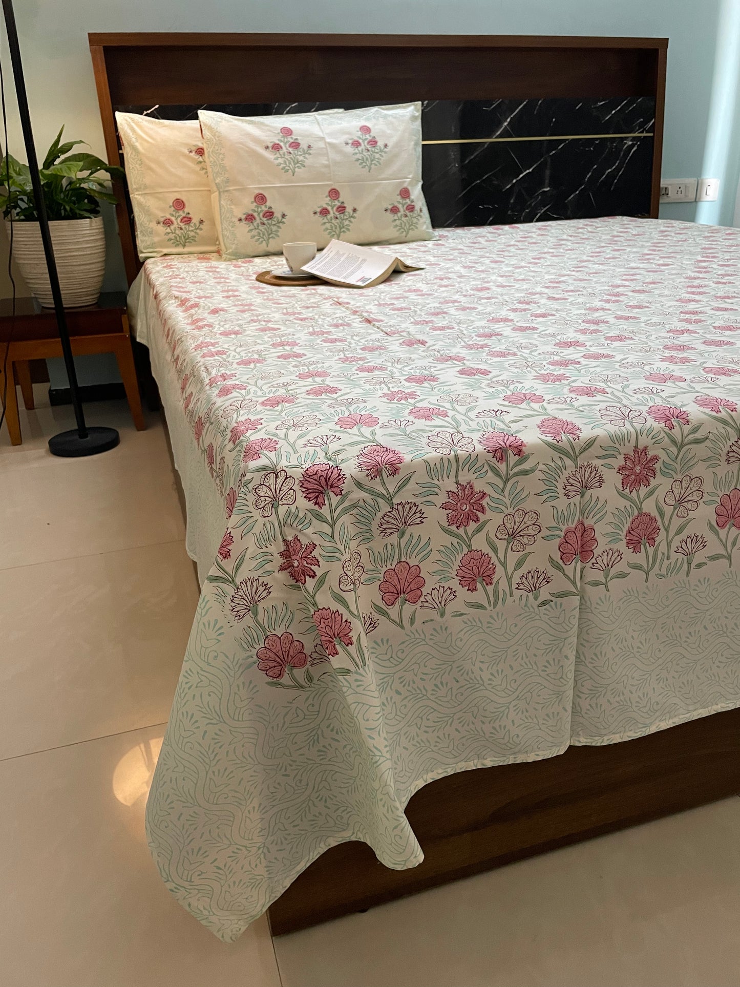 Pink Amrus Lily Double Bedsheet