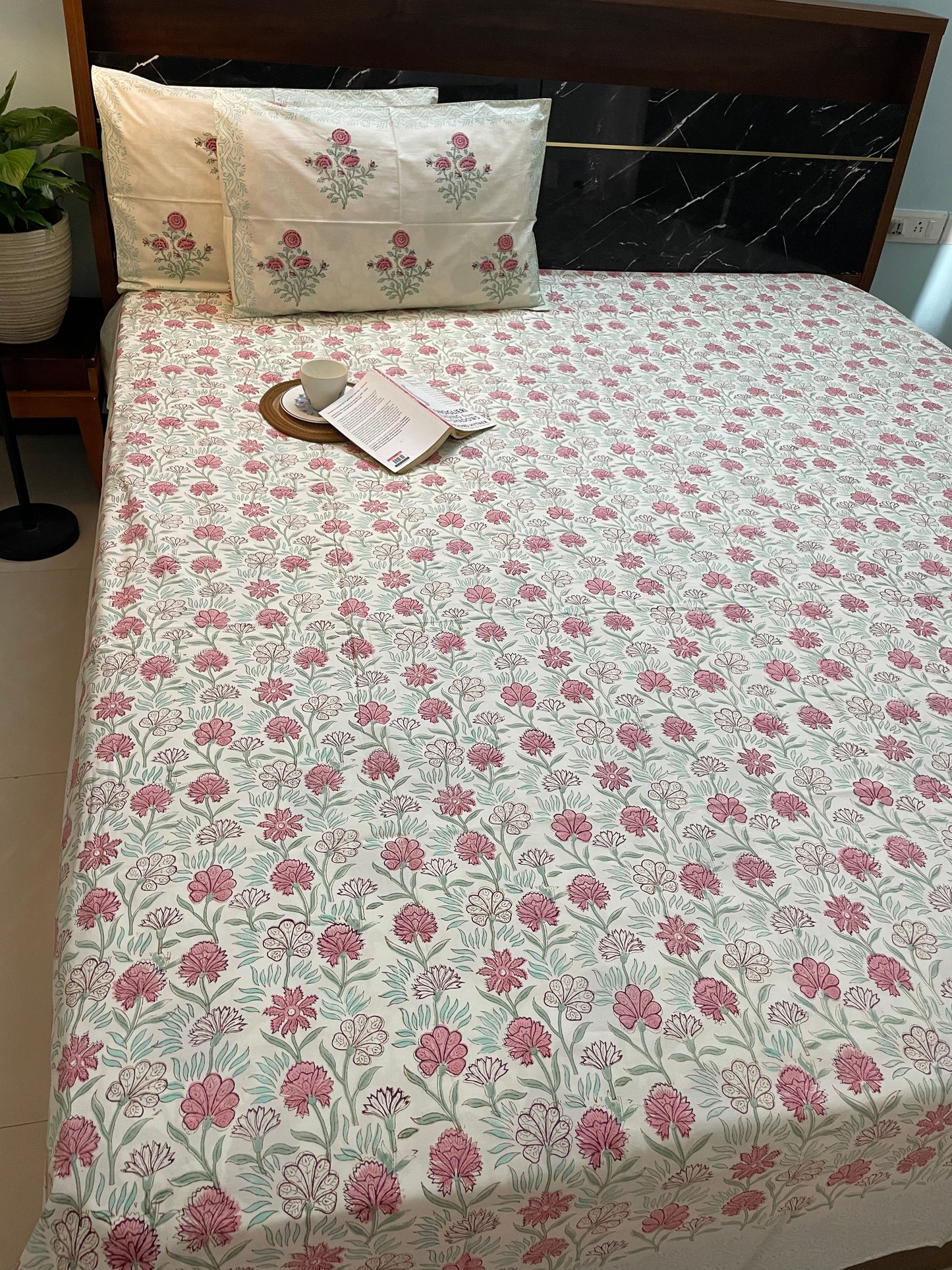 Pink Amrus Lily Double Bedsheet
